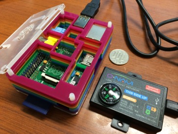 SeisBox計測ユニット。ラズベリーパイと低コストMEMS加速度センサで構成される小型の装置。